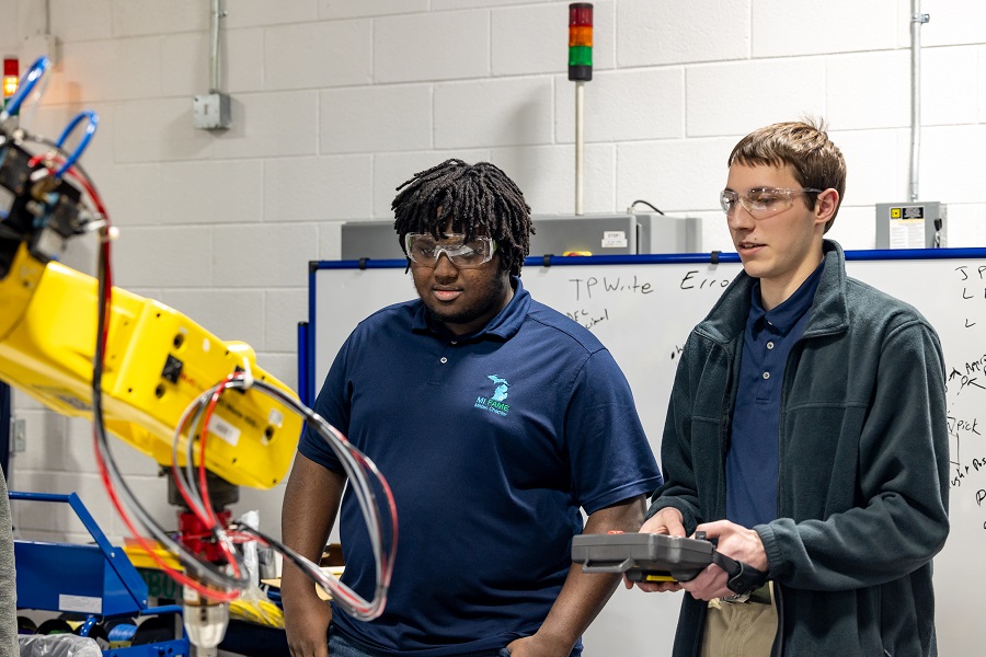 FAME apprentices in a WCC lab